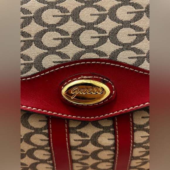 Beautiful vintage Guess purse - Picture 4 of 4